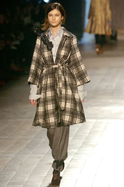 Look 16